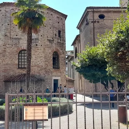 Corte Cavour. Mansarda Nel Cuore Della Citta Daire Ravenna