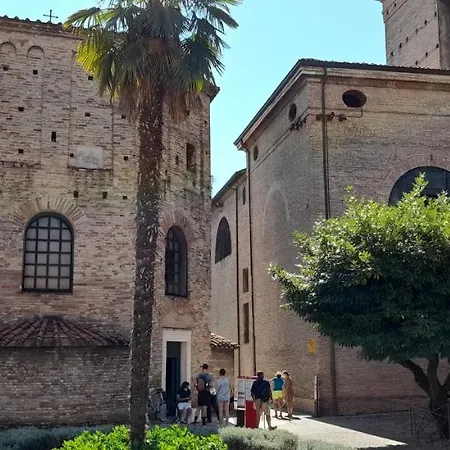 Corte Cavour. Mansarda Nel Cuore Della Citta Daire