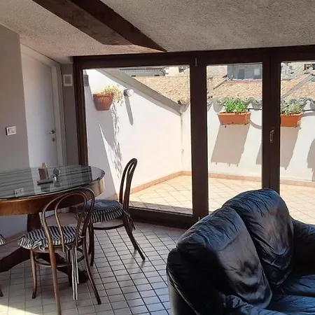 Apartment Corte Cavour. Mansarda Nel Cuore Della Citta