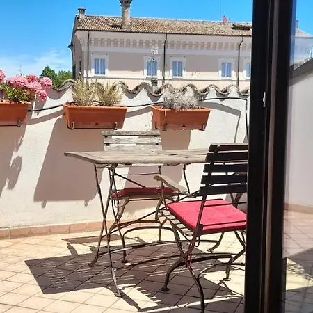 Corte Cavour. Mansarda Nel Cuore Della Citta Apartment *