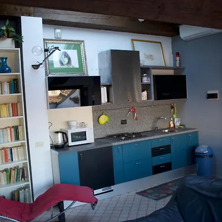 Corte Cavour. Mansarda Nel Cuore Della Citta *