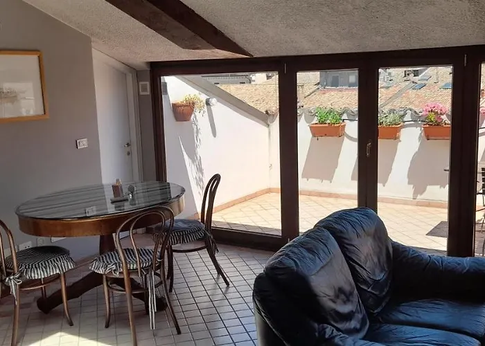 Apartment Corte Cavour. Mansarda Nel Cuore Della Citta