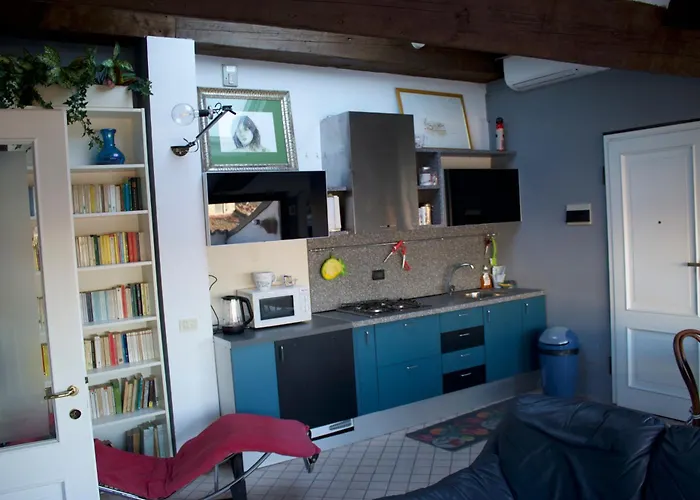 Corte Cavour. Mansarda Nel Cuore Della Citta *